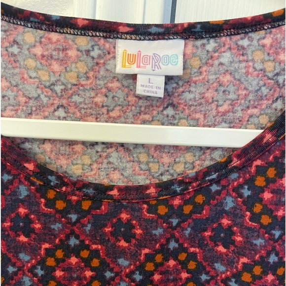 NWT LuLaRoe IRMA MULTI-COLOR SHORT SLEEVE HI-LOW TUNIC. Size L. - Picture 4 of 6
